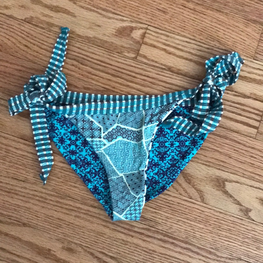 NWOT Maaji reversible tie bikini bottom